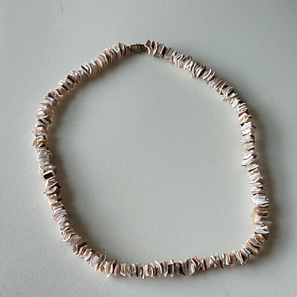 Vintage 80s Brown And White Square Puka Shell Choker Necklace